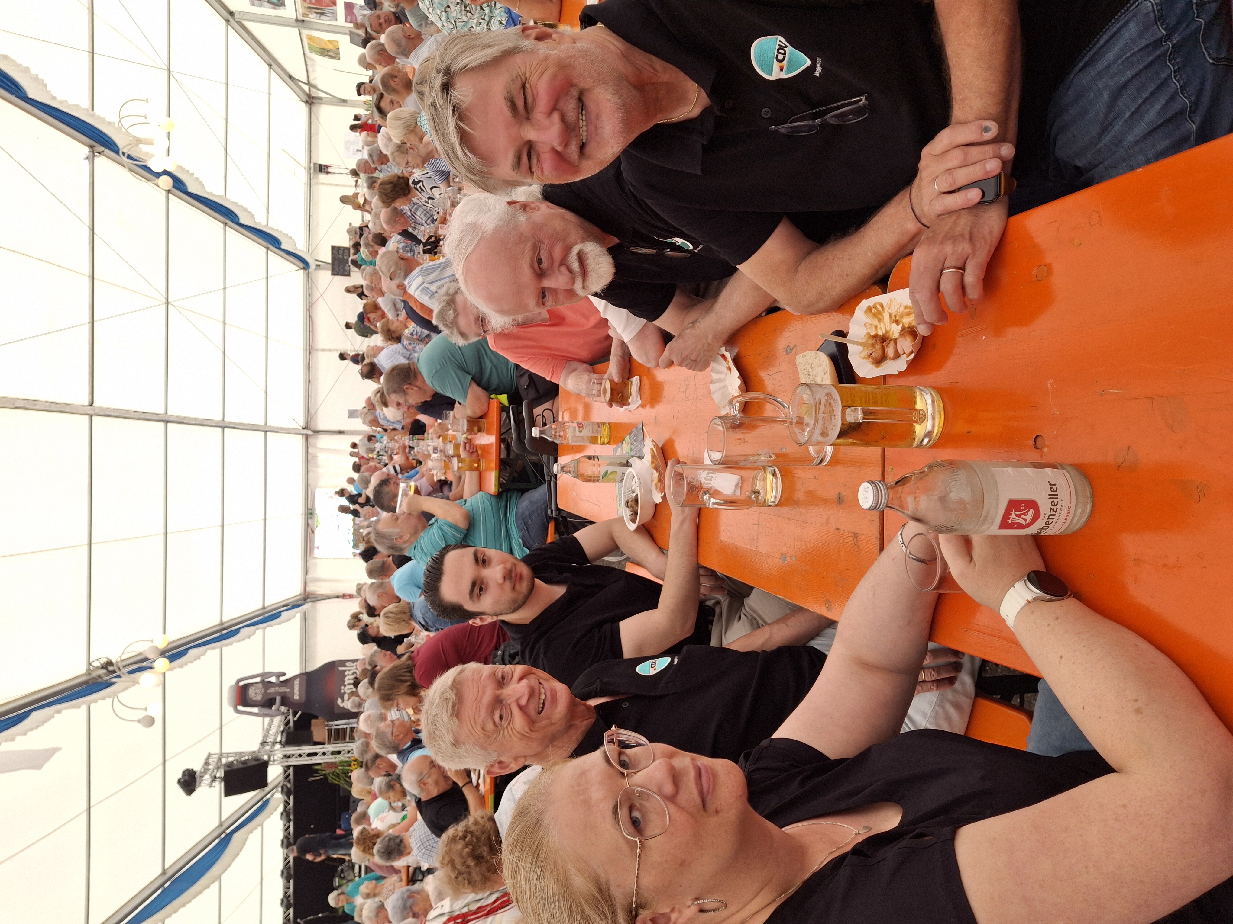 Von links: Sabrina Schick, Joachim Schneider, Maurice Neumaier, Gerhard Mller, Achim Keusemann. Auch dabei, aber hier schon wieder bei der Arbeit, waren Anja Klmel und Thorsten Krampfert.