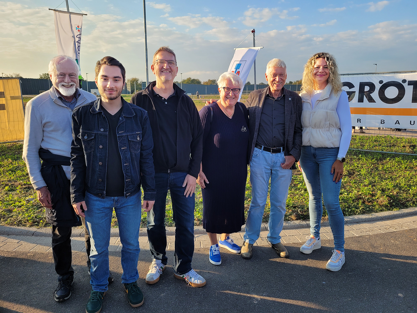 Hocherfreut von links: Gerhard Müller (Beisitzer und Gemeinderat), Maurice Neumaier (Stellv. Vorsitzender), Thorsten Krampfert (Schatzmeister), Birgitta Haller-Müller (Gemeinderätin), Joachim Schneider (Vorsitzender und Gemeinderat), Anja Kölmel (Stellv.  Hocherfreut von links: Gerhard Müller (Beisitzer und Gemeinderat), Maurice Neumaier (Stellv. Vorsitzender), Thorsten Krampfert (Schatzmeister), Birgitta Haller-Müller (Gemeinderätin), Joachim Schneider (Vorsitzender und Gemeinderat), Anja Kölmel (Stellv.