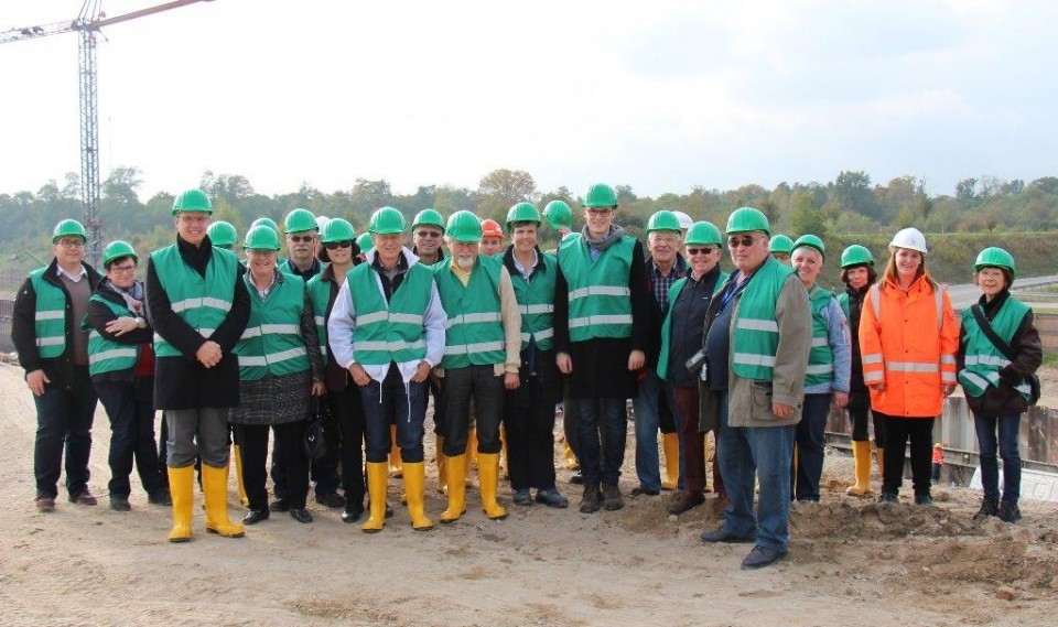 Groes Interesse an der Baustelle